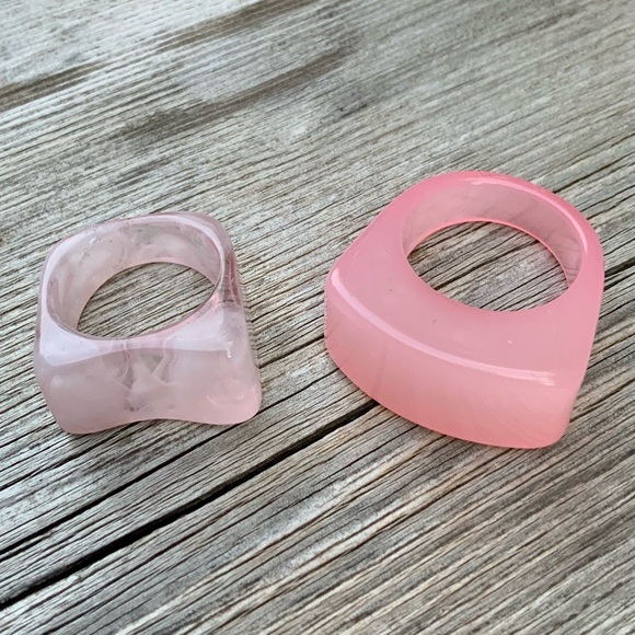 Vintage 90’S Y2K Chunky Pink Plastic lucid Rings Women’s X 2 LIKE NEW CONDITION - Picture 2 of 14